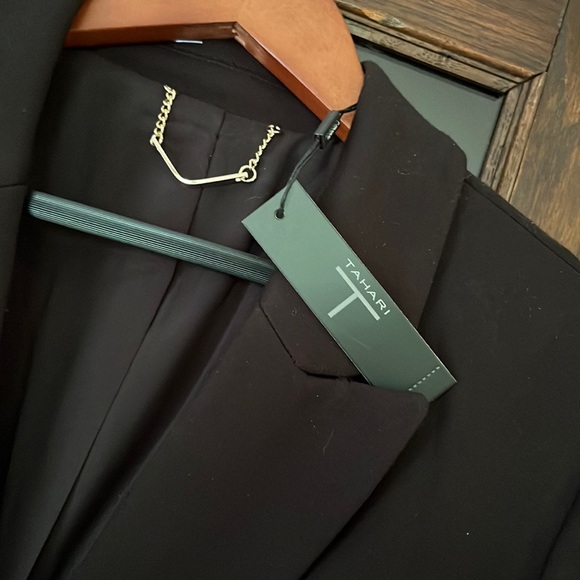 NWT TAHARI DBL BREASTED BLAZER SZ 10. PRISTINE.Will brush lint b4 sending🌼 - Picture 2 of 5